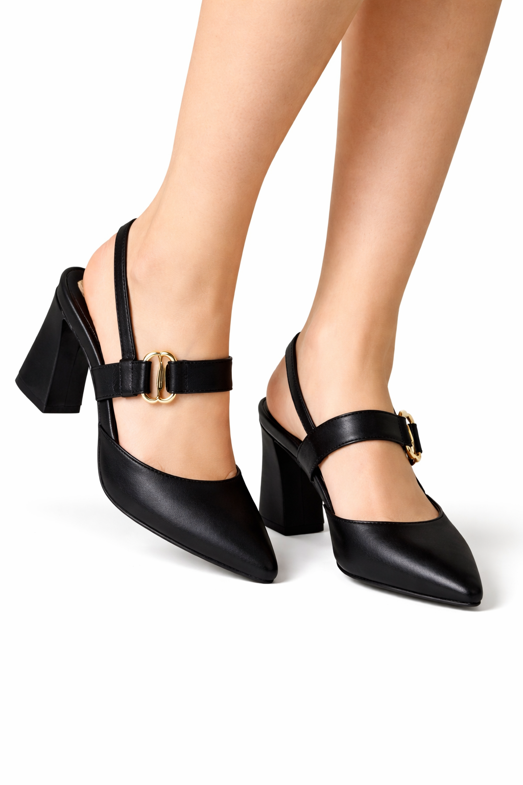 Zapato de Tacón Negro con Detalle Dorado
