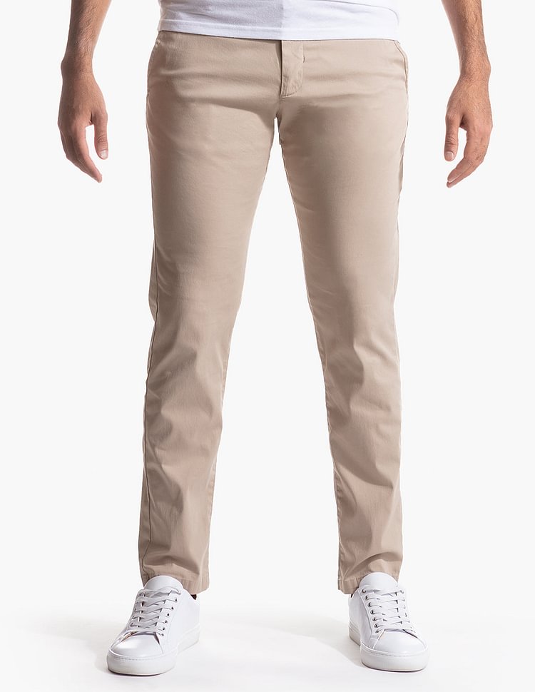 Pantalones casuales de hombre en gabardina elástica.