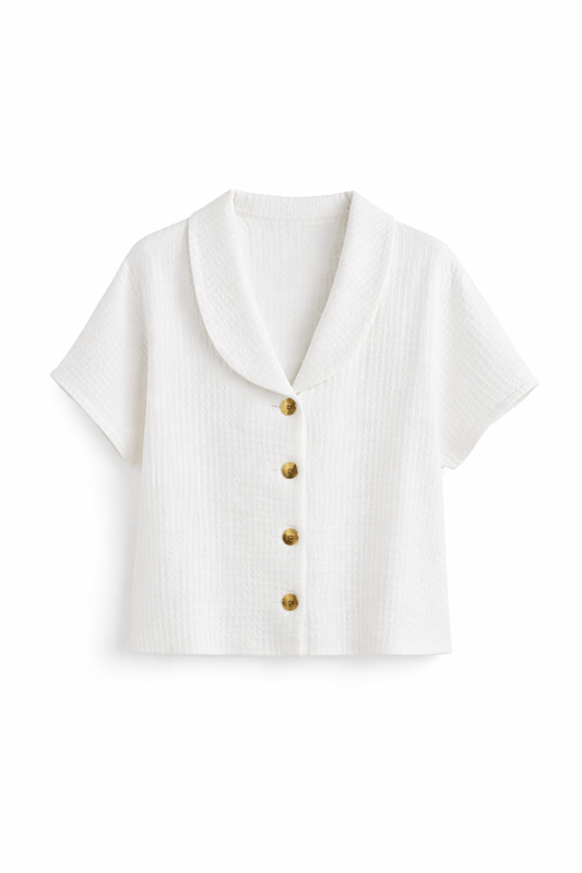 Blusa blanca con  botones dorados