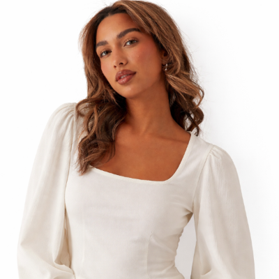 Top con cuello cuadrado