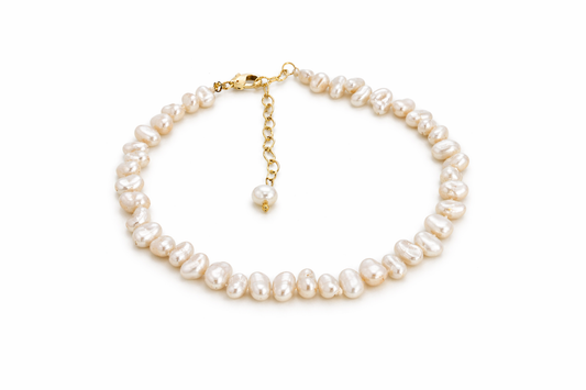 Collar de Perlas Naturales con Cierre Dorado