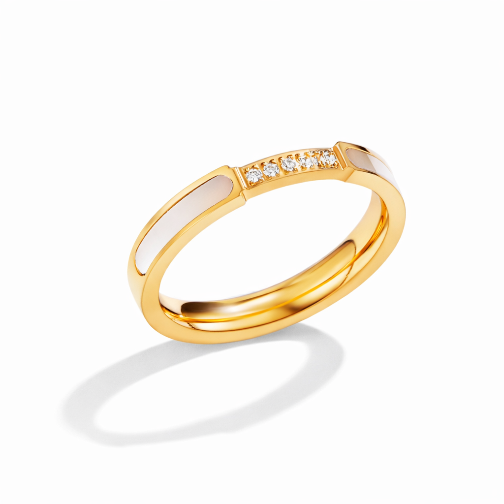 Anillo Dorado con Detalle Nácar