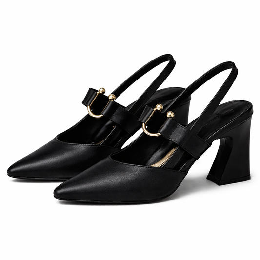 Zapato de Tacón Negro con Detalle Dorado